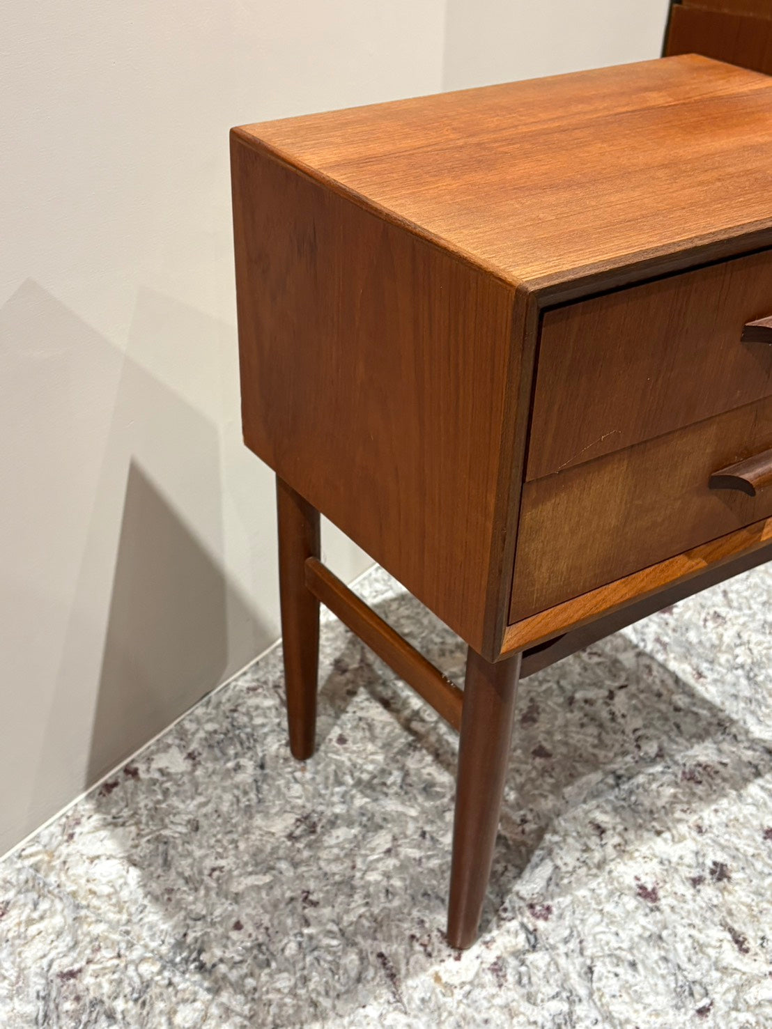 QV26041, 丹麥, Teak Chest of Drawers with two drawers
