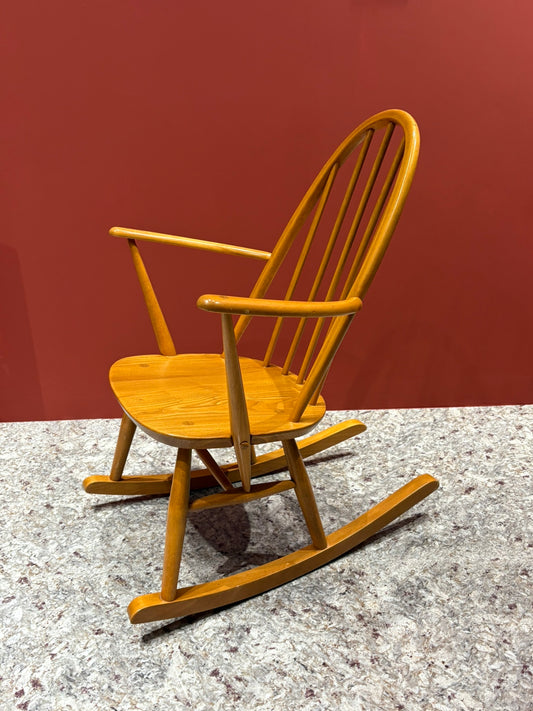 QV25002, 英國 ,ERCOL ,Quaker rocking armchair 扶手搖椅