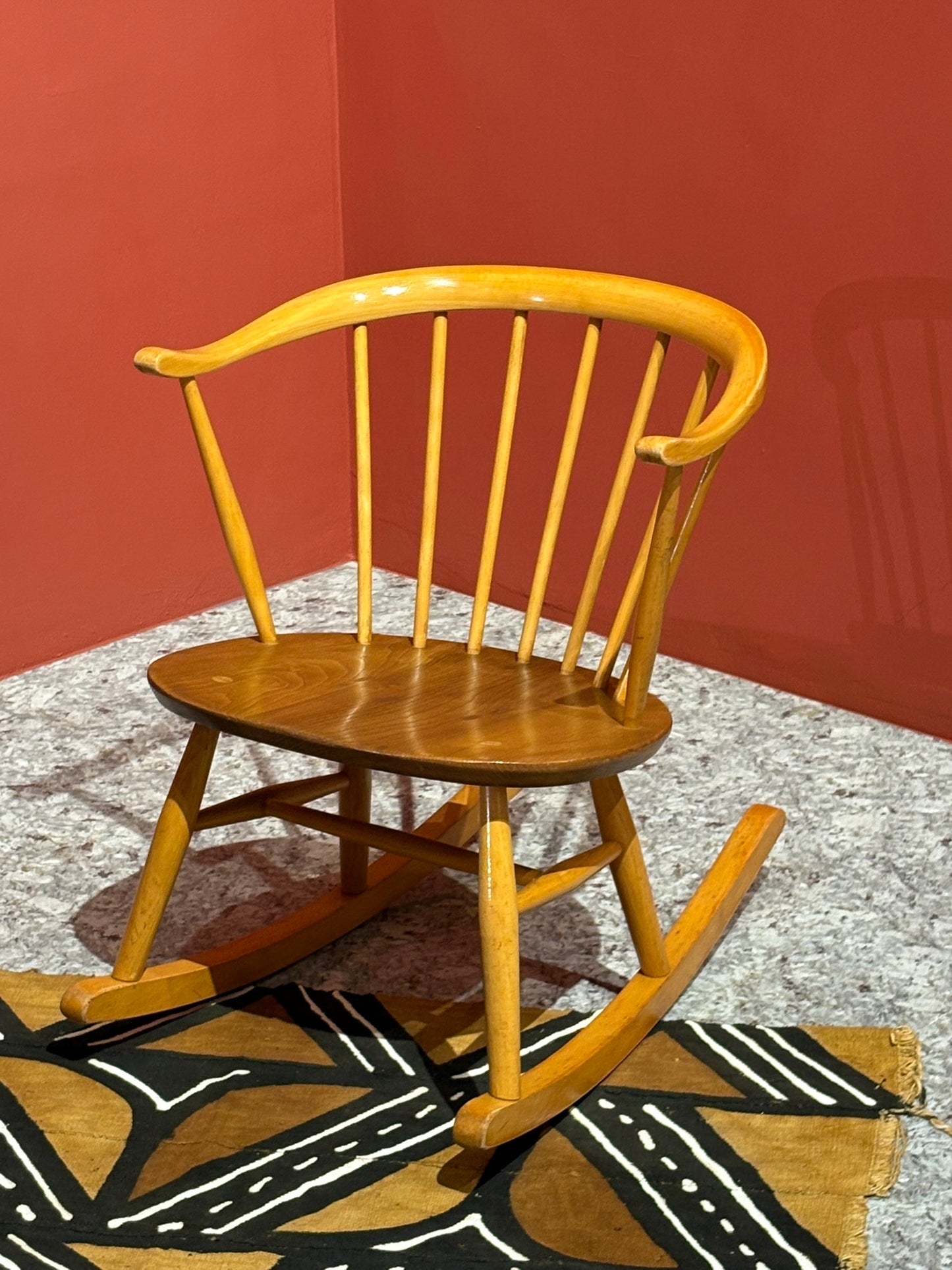 QV25003, 英國 ,ERCOL ,Cowhorn rocking chair 搖椅