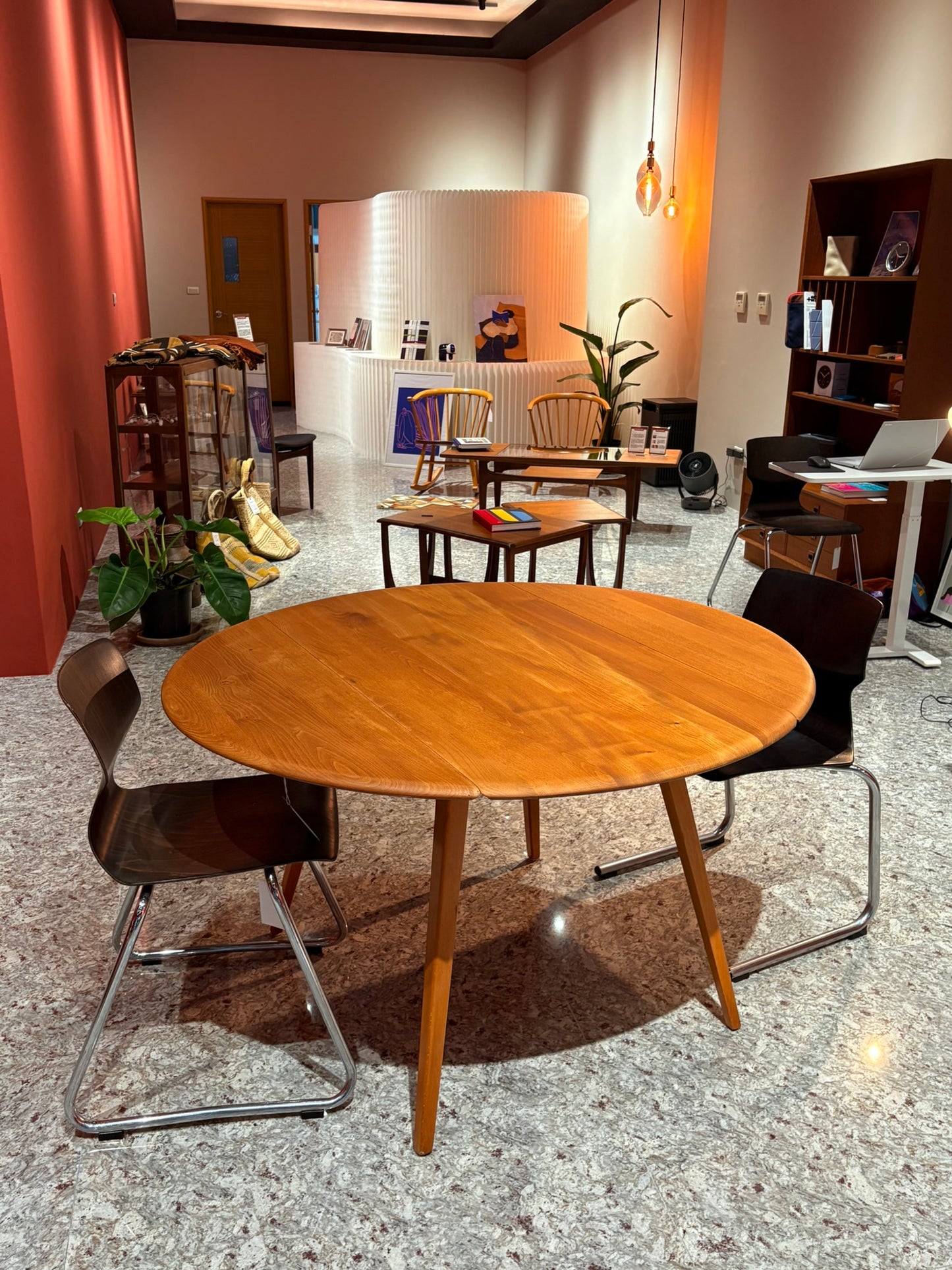 QV25011, 英國 ,ERCOL ,dropleaf Table 折疊圓桌