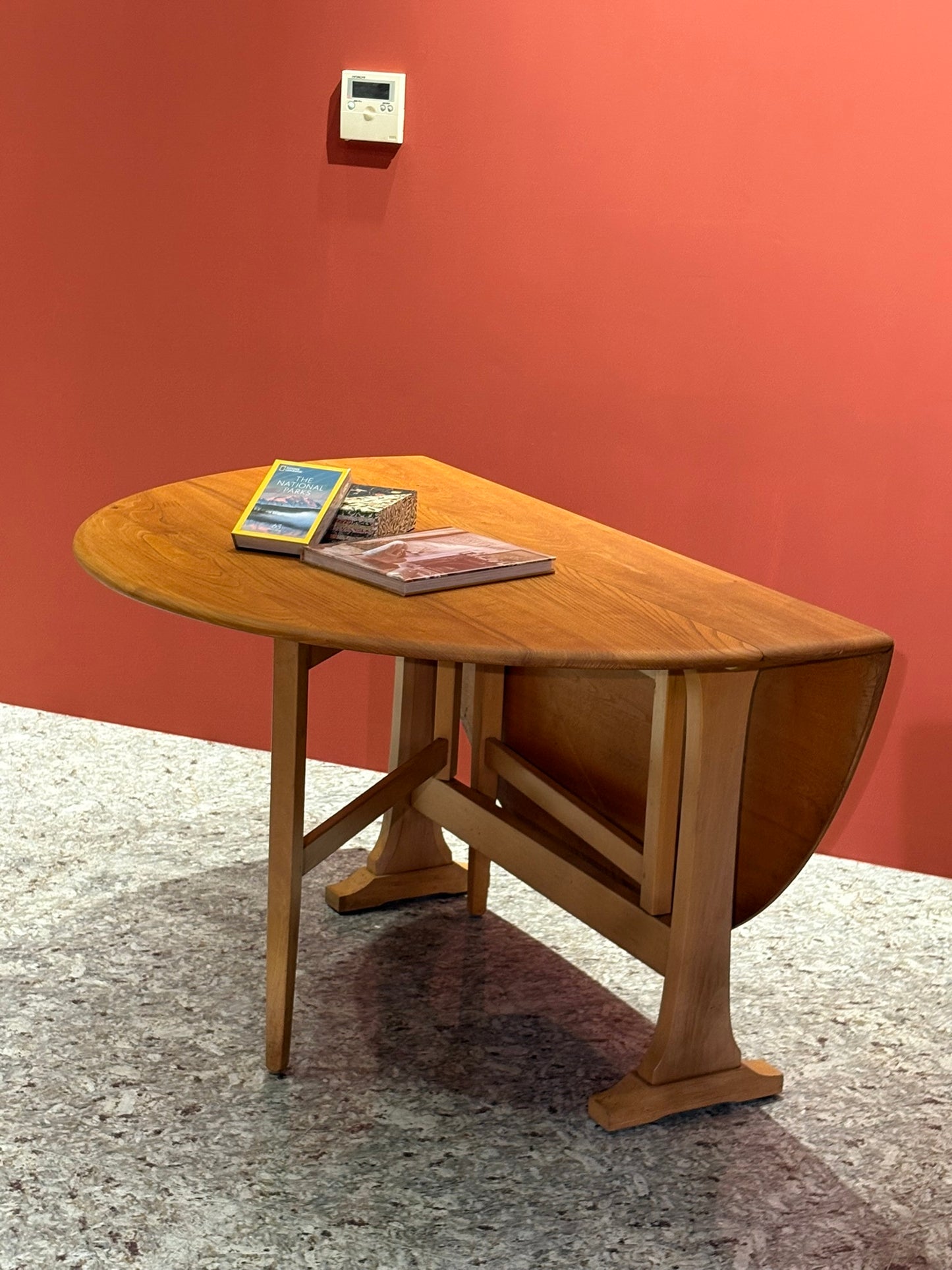 QV25012, 英國 ,ERCOL ,gate leg table 摺疊圓桌
