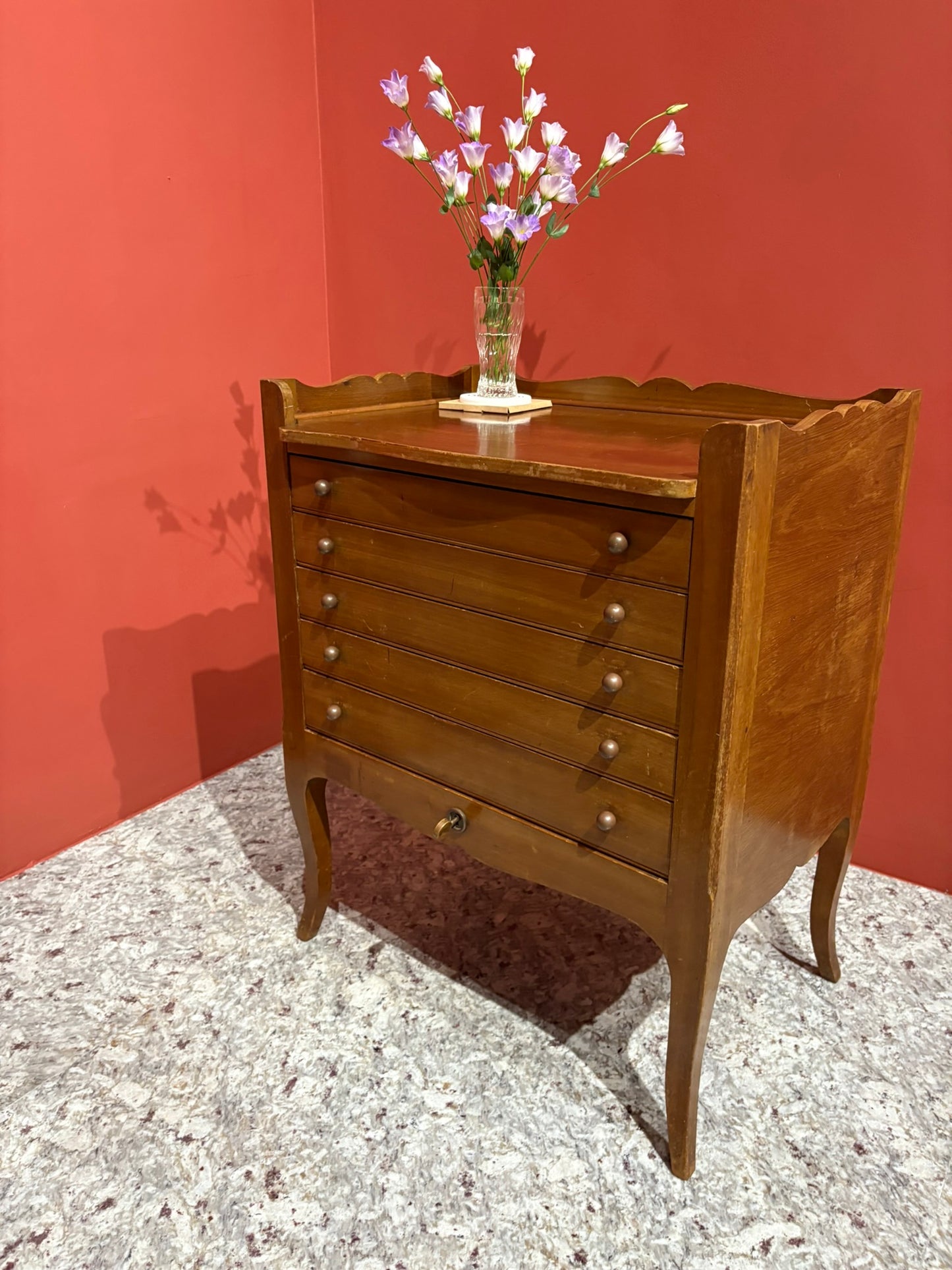 QV25030, 法國 , 展示櫃