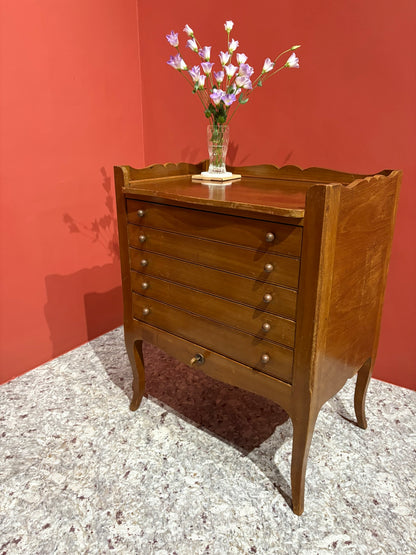 QV25030, 法國 , 展示櫃