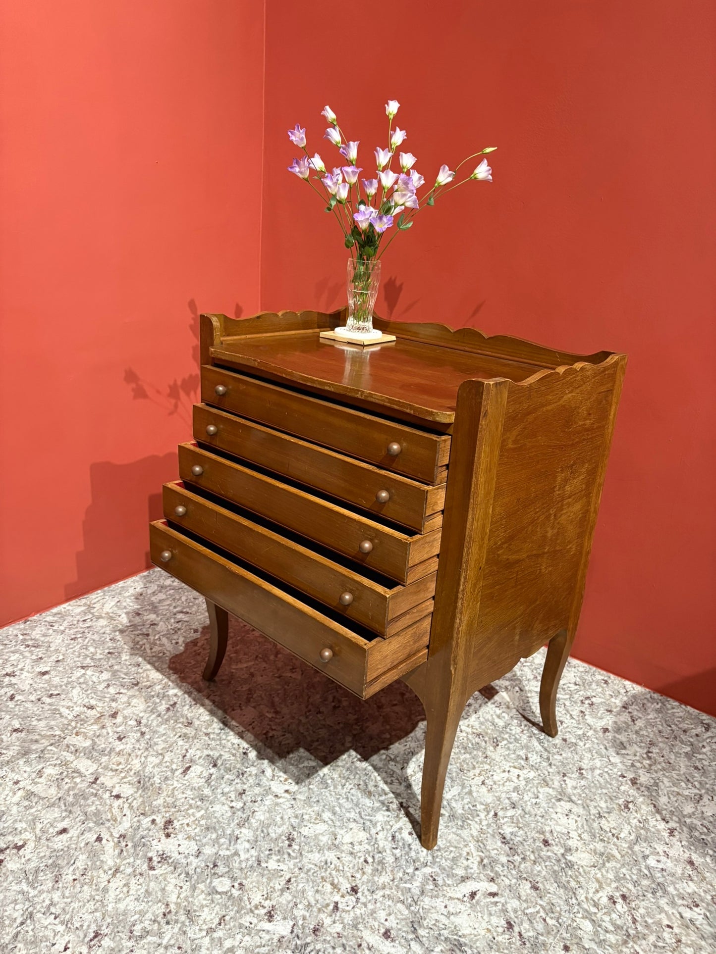 QV25030, 法國 , 展示櫃