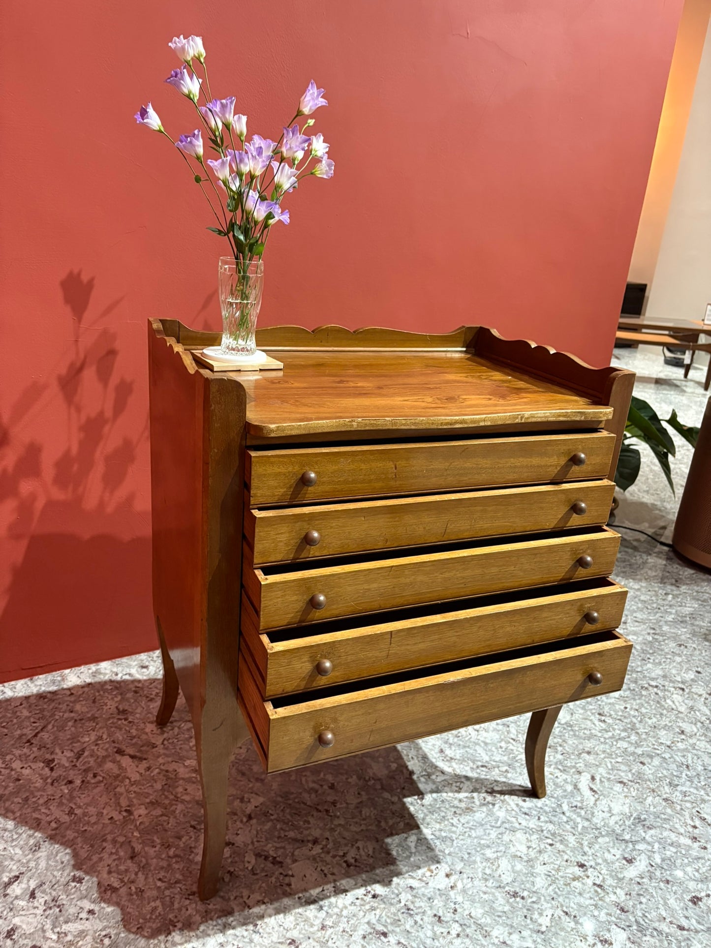 QV25030, 法國 , 展示櫃