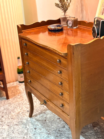 QV25030, 法國 , 展示櫃