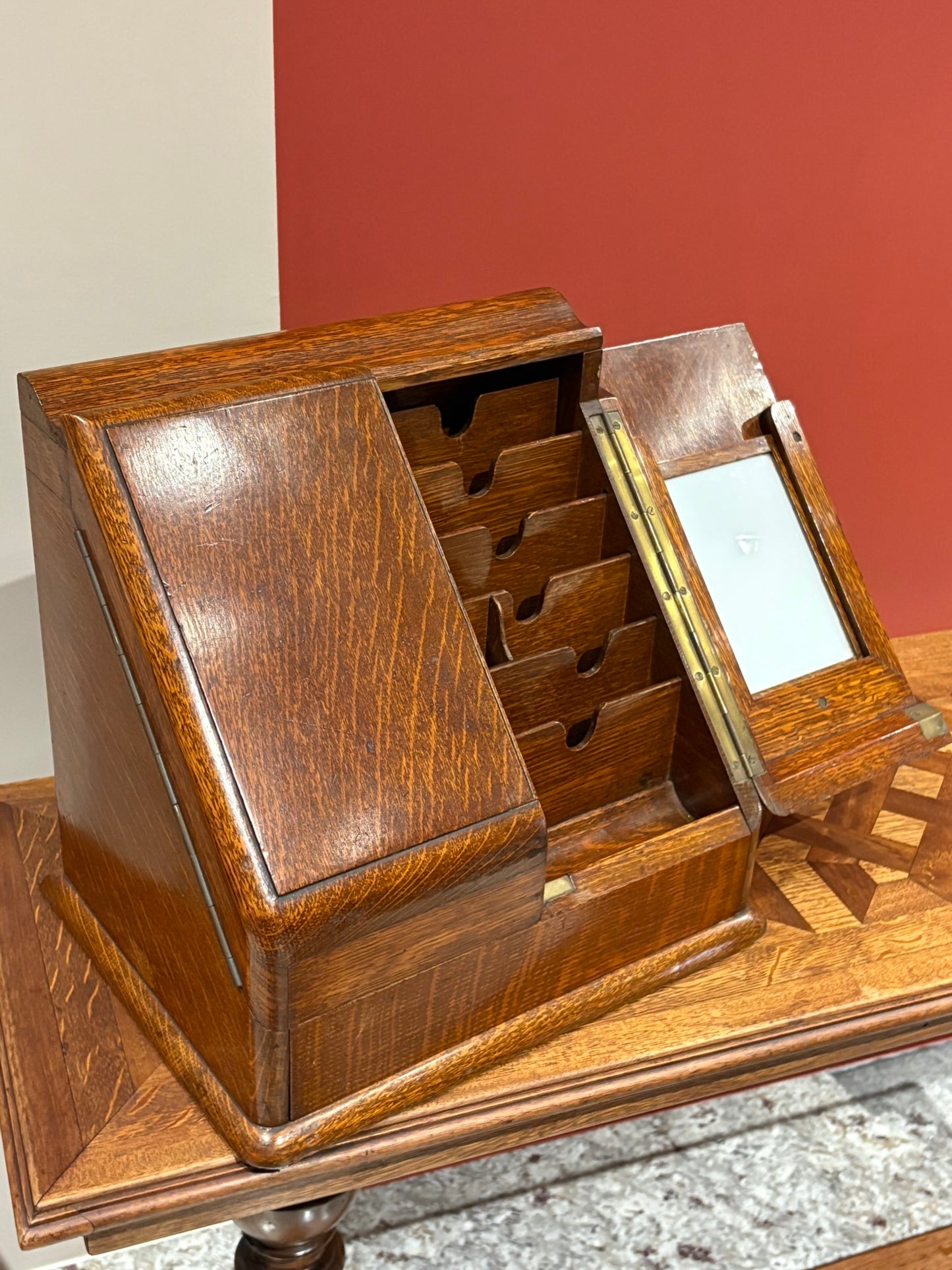 QV25033, 法國 , 桌上書信收納櫃