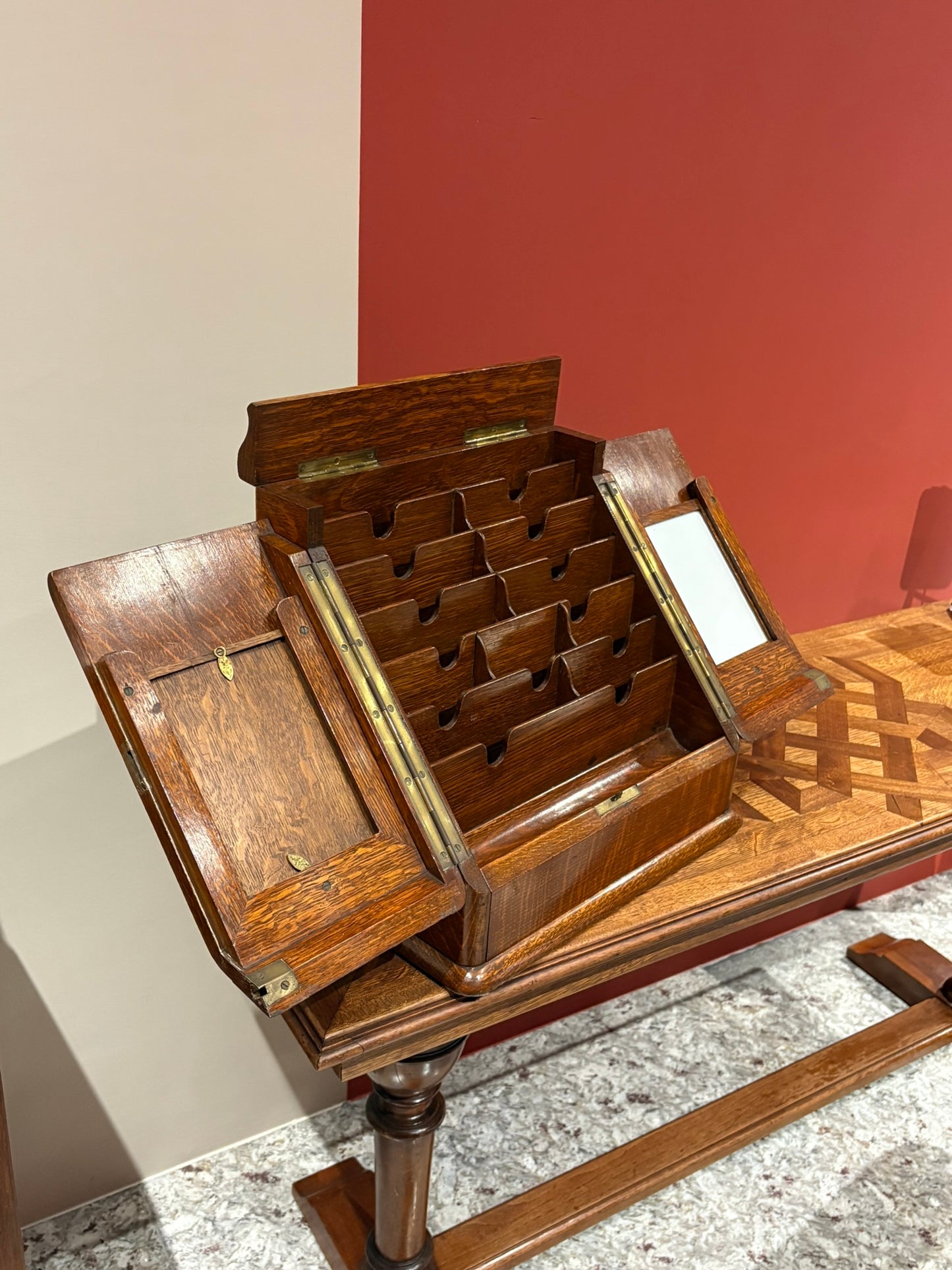 QV25033, 法國 , 桌上書信收納櫃