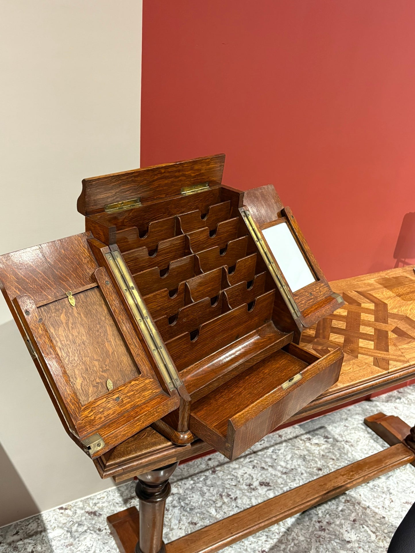 QV25033, 法國 , 桌上書信收納櫃