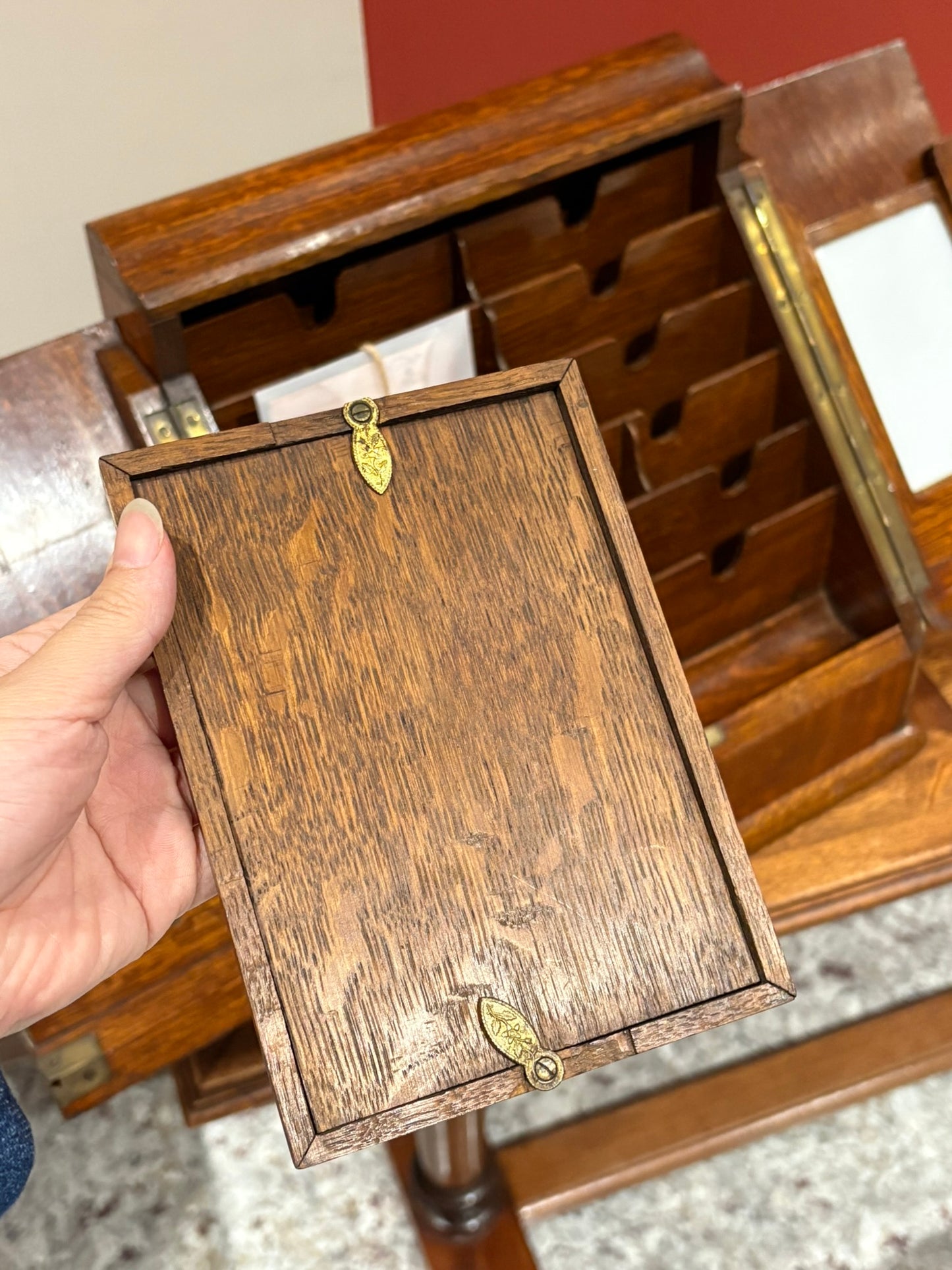 QV25033, 法國 , 桌上書信收納櫃