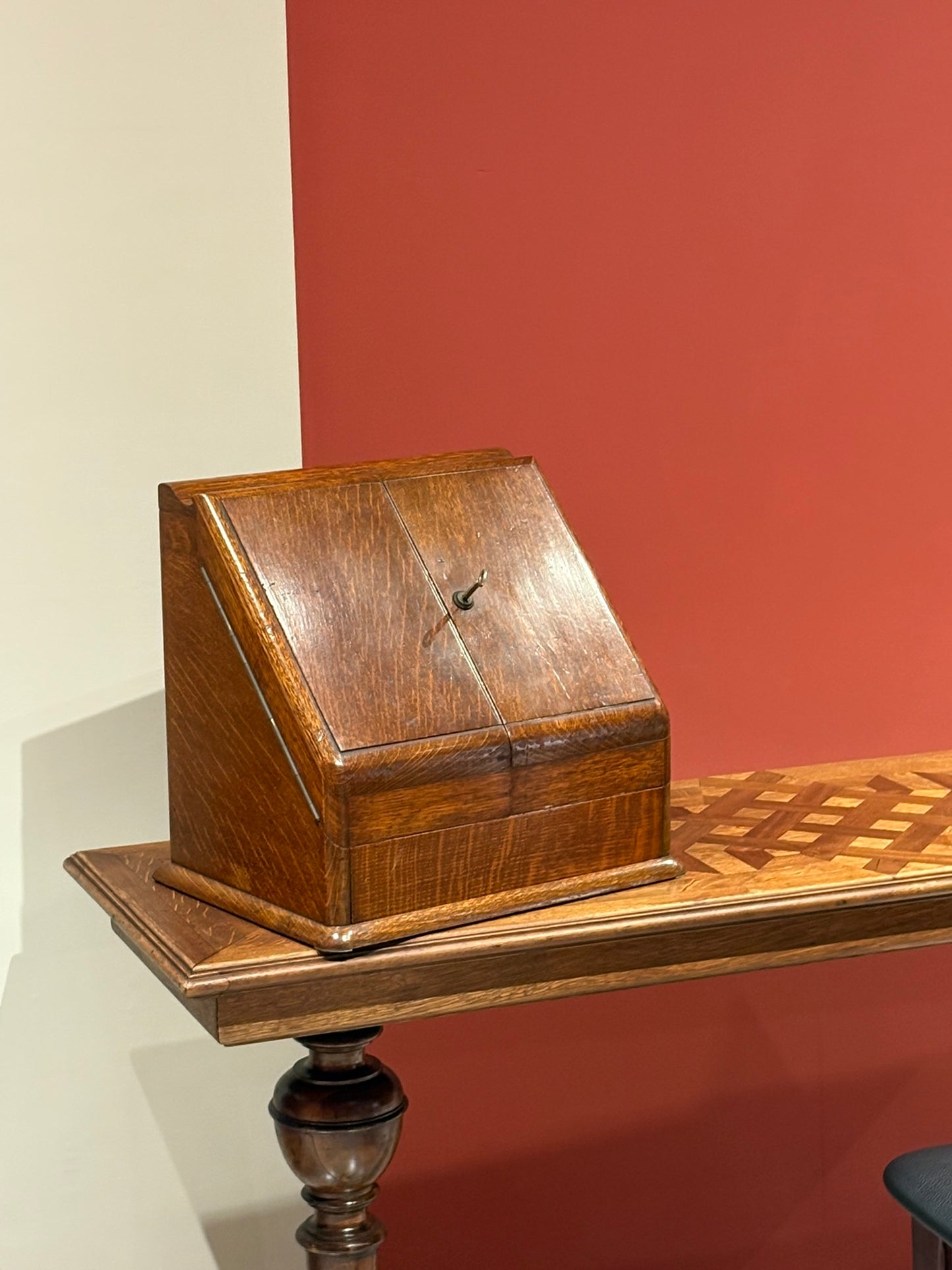 QV25033, 法國 , 桌上書信收納櫃