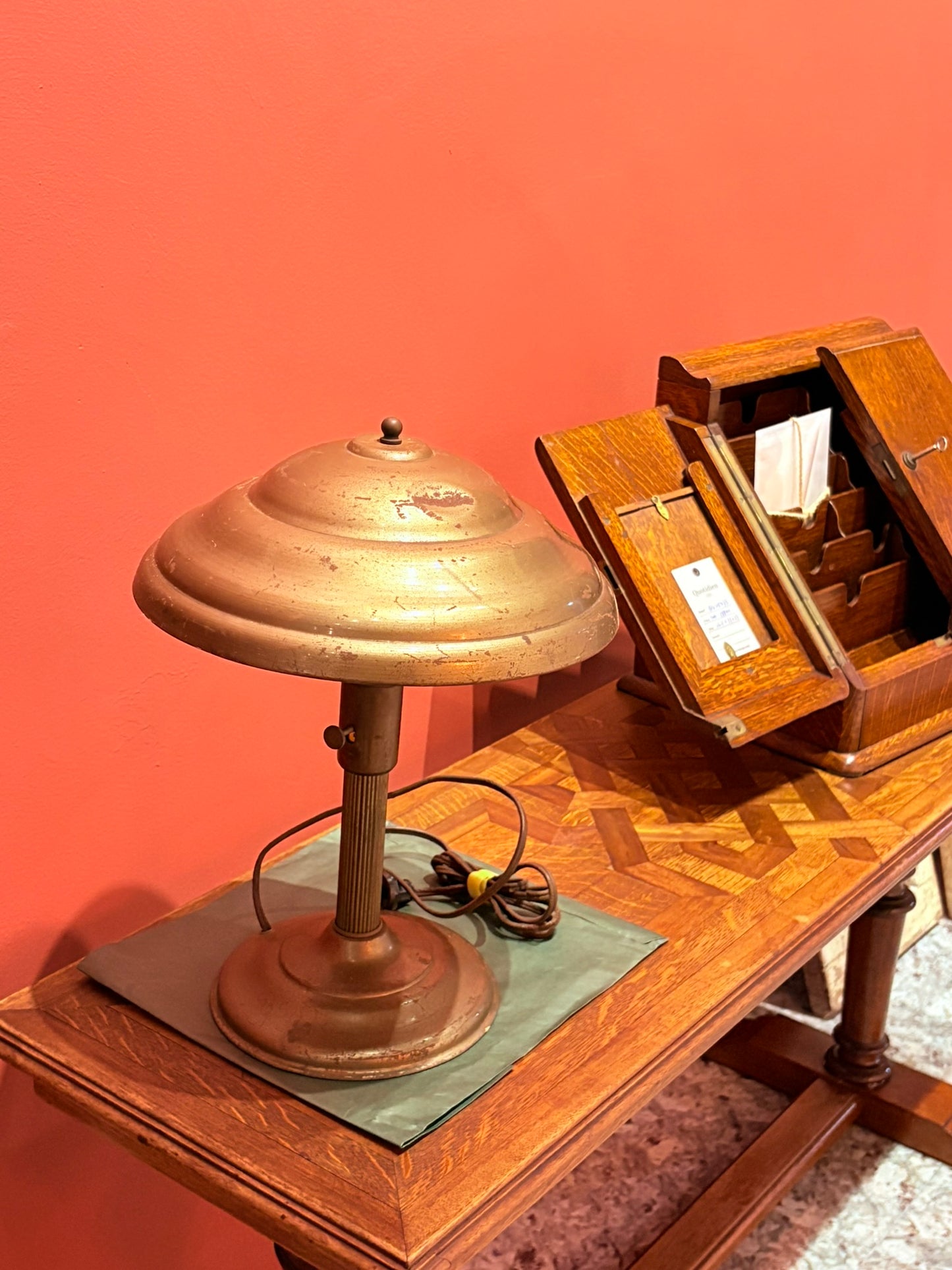 QV25039, 老件 飛碟燈