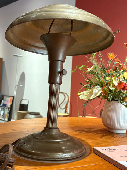 QV25039, 老件 飛碟燈