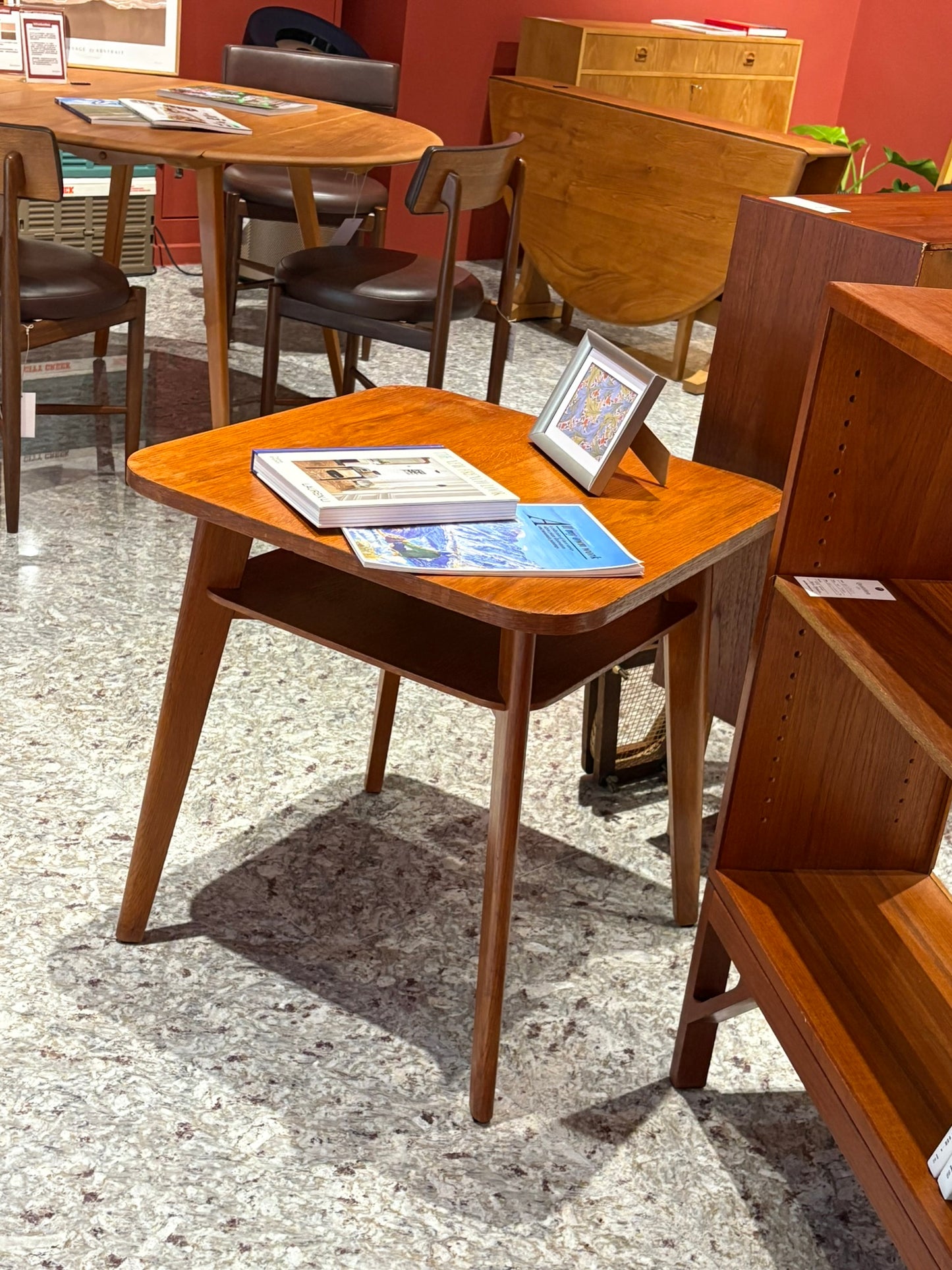 QV25048, 捷克, Dřevotvar, Side table