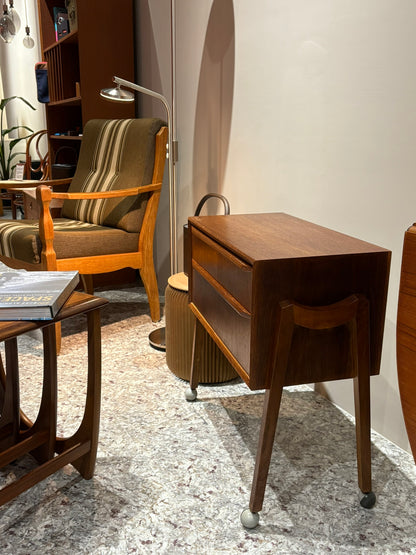 QV25053, 丹麥, sewing chest 縫紉推車