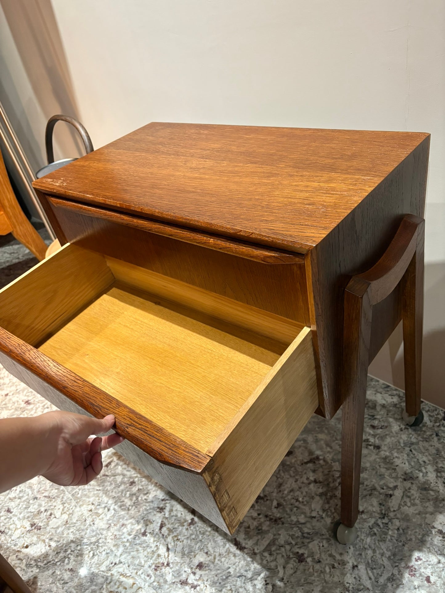 QV25053, 丹麥, sewing chest 縫紉推車