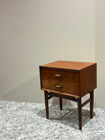 QV26041, 丹麥, Teak Chest of Drawers with two drawers