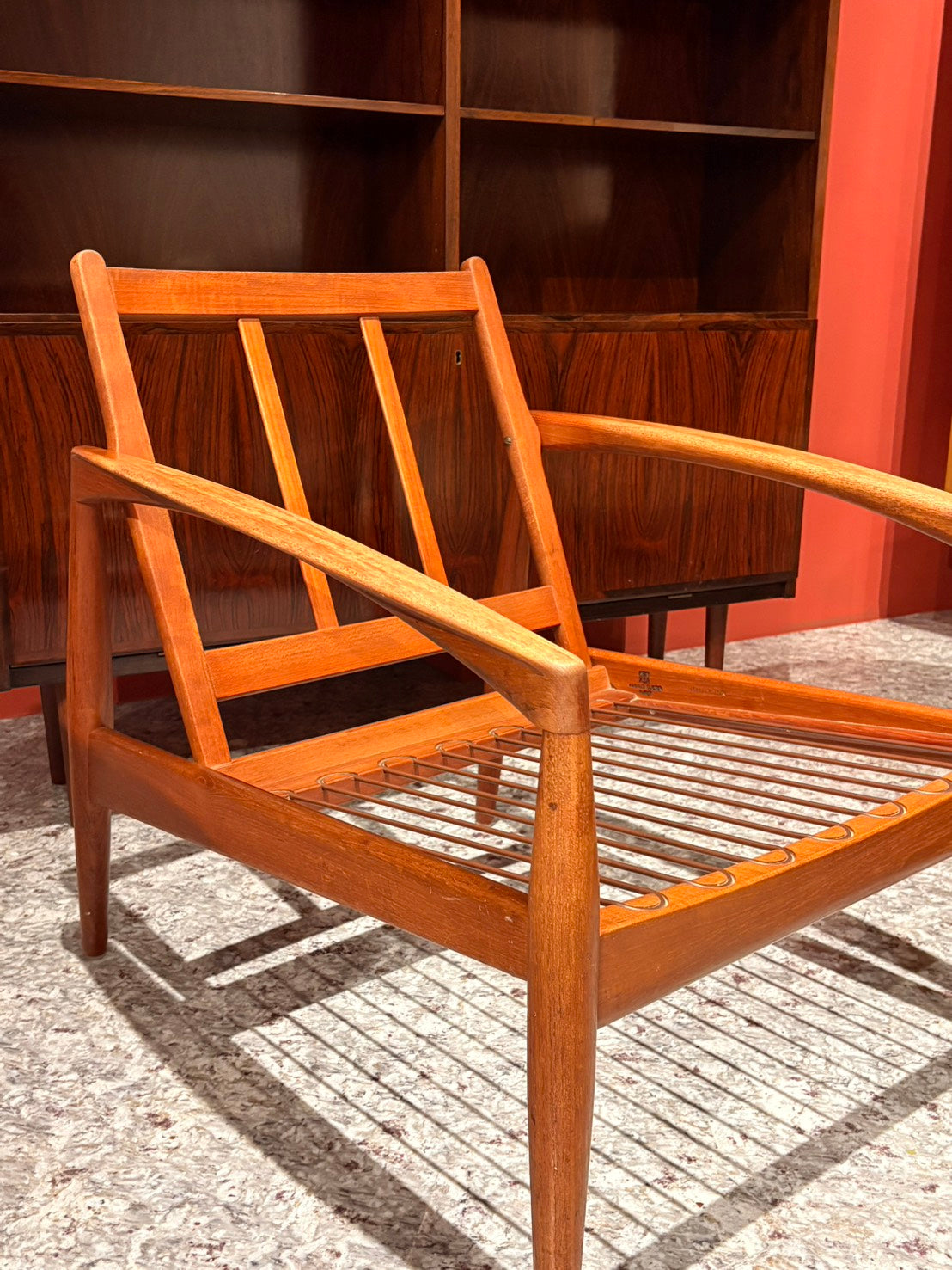 QV26047, 丹麥, Kai Kristiansen Paper Knife Lounge Chair, Model 121, Magnus Olesen  (單件販售)