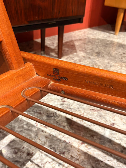 QV26047, 丹麥, Kai Kristiansen Paper Knife Lounge Chair, Model 121, Magnus Olesen  (單件販售)