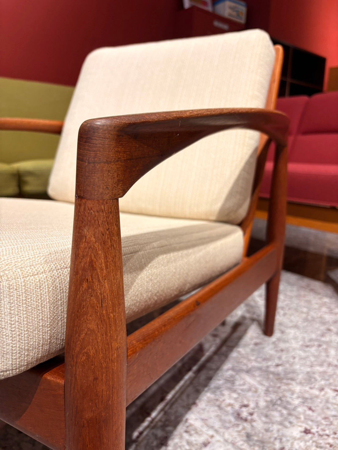 QV26048, 丹麥, Kai Kristiansen Paper Knife Lounge Chair, Model 121 , Magnus Olesen  (單件販售)