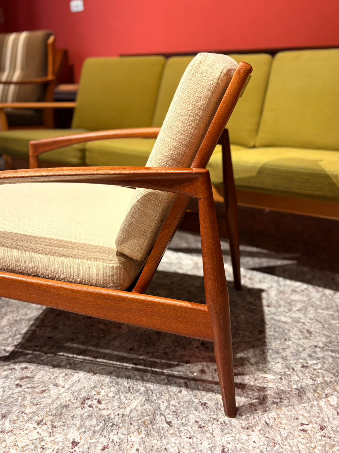 QV26048, 丹麥, Kai Kristiansen Paper Knife Lounge Chair, Model 121 , Magnus Olesen  (單件販售)