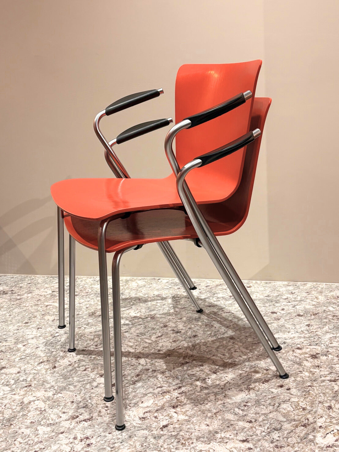 QV26056, 丹麥, Vico Duo, orange/matte silver, Fritz Hansen