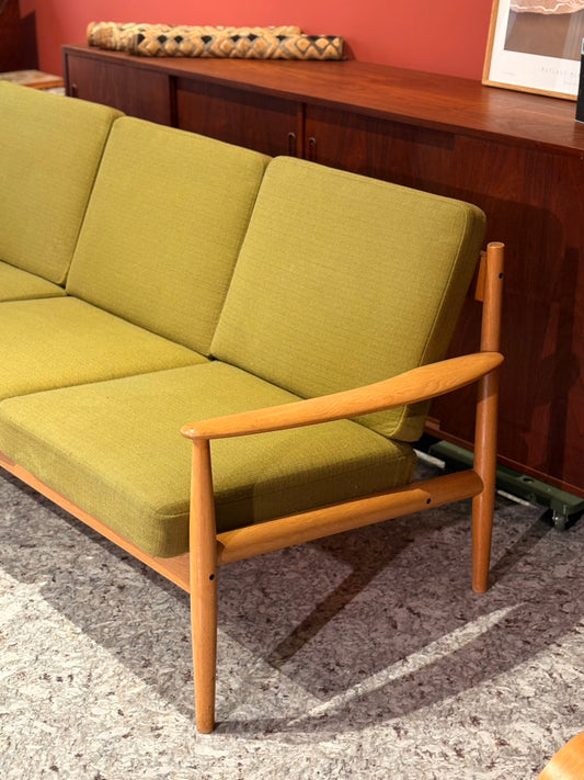 QV26064, 丹麥, 3-seater sofa model 118, Grete Jalk for France & Son