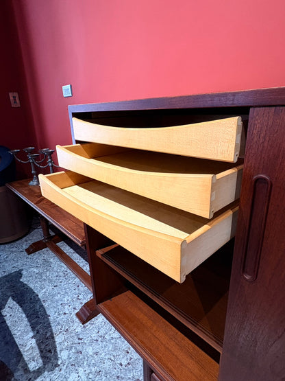 QV26066, 丹麥, Vintage Teak Display Sideboard 柚木展示邊櫃