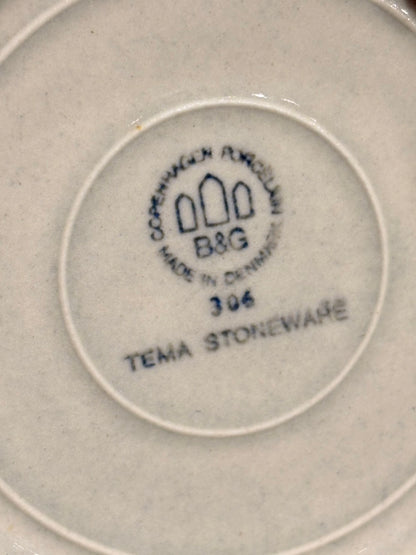 QV26074, 丹麥, Bing & Grøndahl (B&G) , Jens H. Quistgaard,  "Tema" Stoneware Plate (單件販售