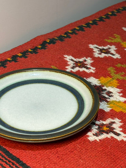 QV26075, 丹麥, Bing & Grøndahl (B&G) , Jens H. Quistgaard,  "Tema" Stoneware Plate (單件販售