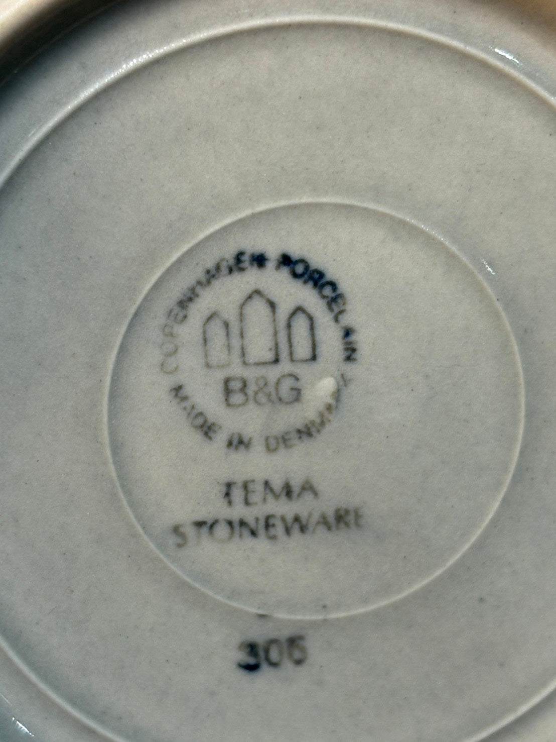 QV26075, 丹麥, Bing & Grøndahl (B&G) , Jens H. Quistgaard,  "Tema" Stoneware Plate (單件販售