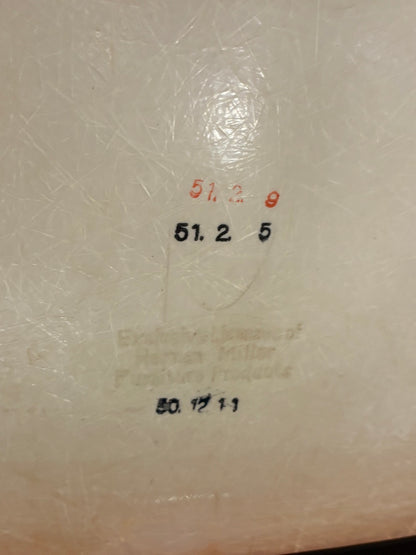 QV26083, Herman Miller Eames Chair DSS, 1970's 日版, white fiberglass shell black vinyl
