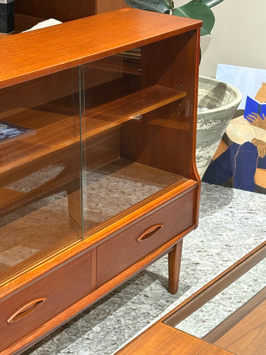 QV26084, 英國, Jentique Teak Display Cabinet, 1960s
