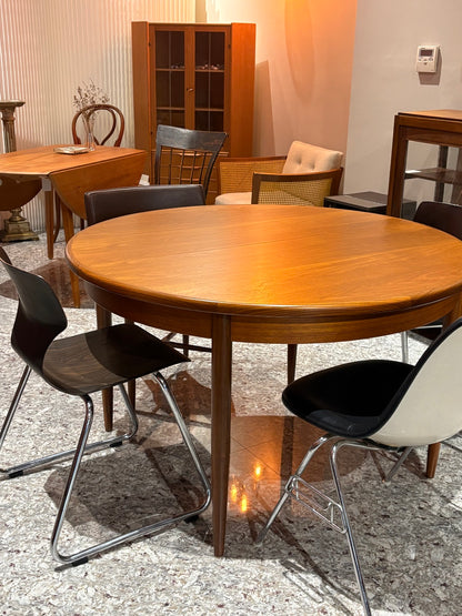 QV26085, 英國, G-Plan Fresco Round Extending Dining Table, 1960s