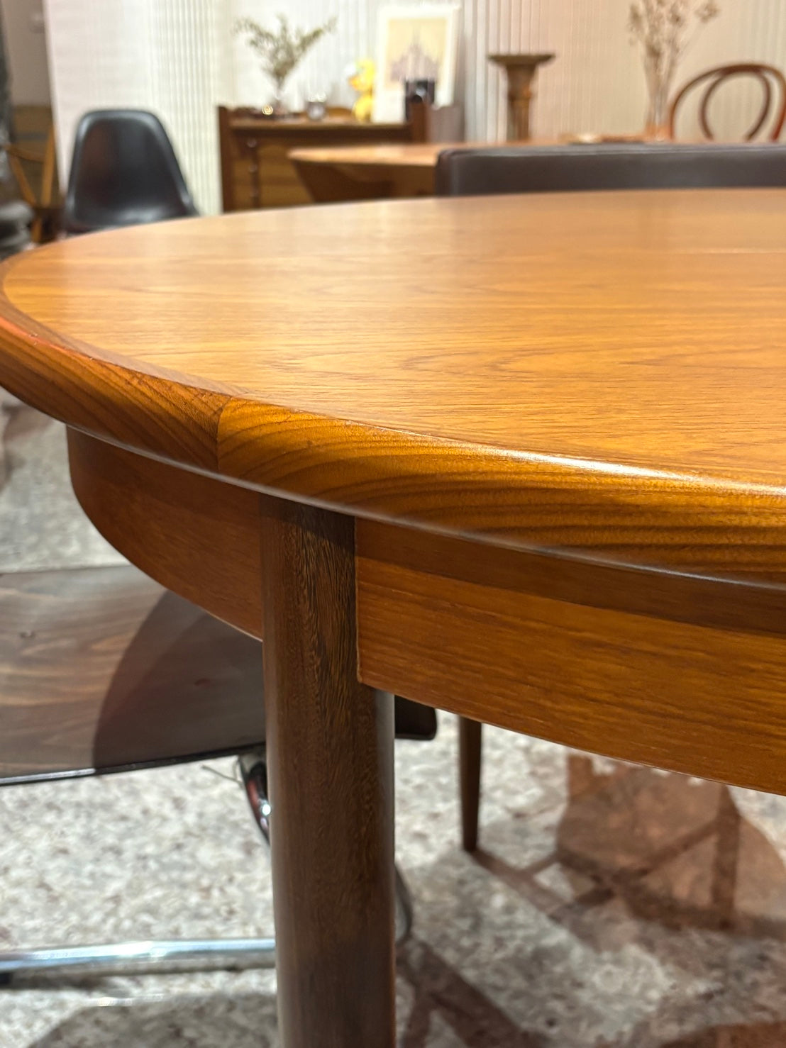QV26085, 英國, G-Plan Fresco Round Extending Dining Table, 1960s