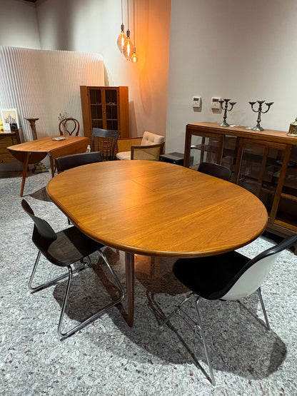 QV26085, 英國, G-Plan Fresco Round Extending Dining Table, 1960s