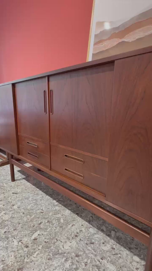 QV26066, 丹麥, Vintage Teak Display Sideboard 柚木展示邊櫃